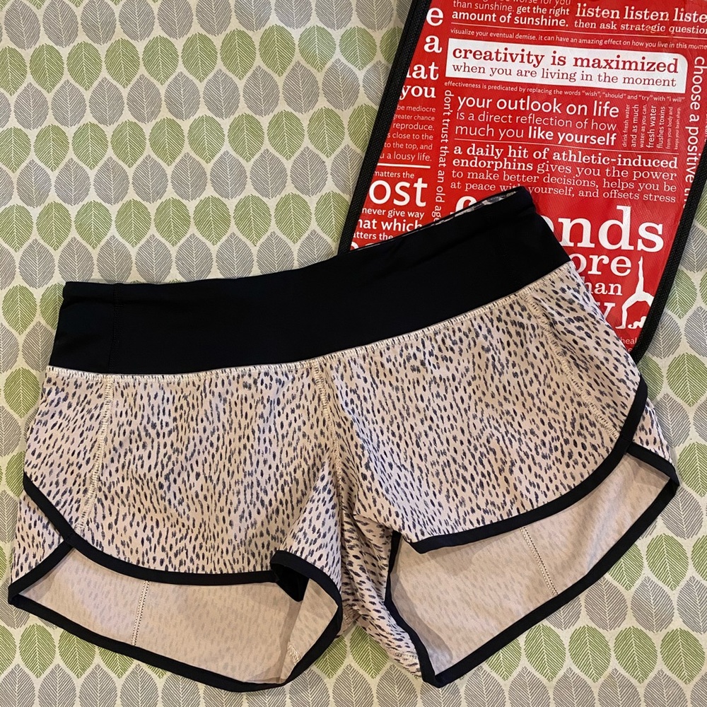 Lululemon Speed shorts Size 4